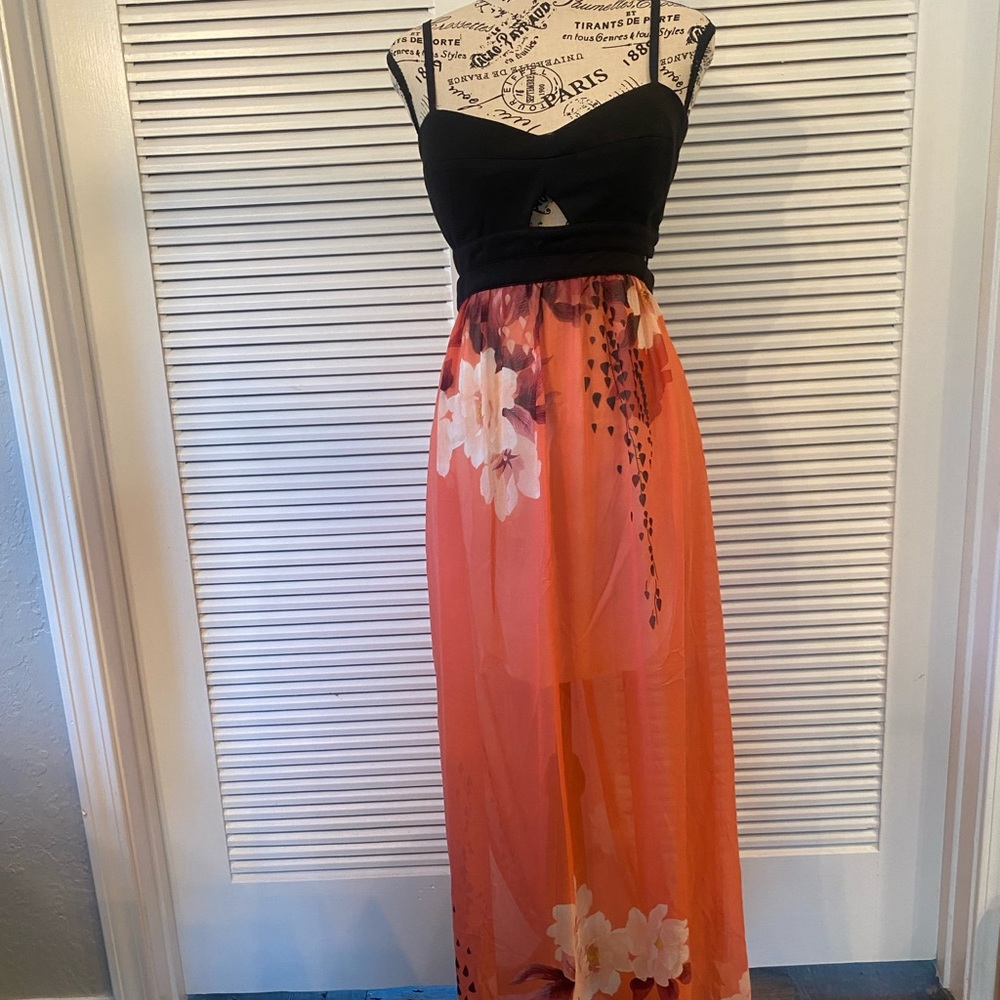 Maxi dress, cut out detail at the top, size L